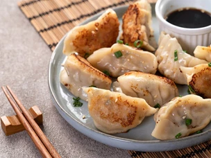 Gyosas de Legumes com Molho Asiático