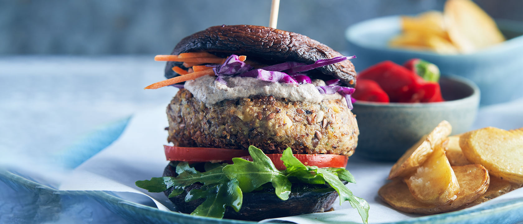 hamburgueres de cogumelos e lentilhas com molho de creme fraiche