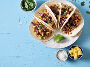 Tacos de Frango, Abacaxi e Couve Roxa