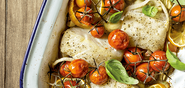 Perca-no-forno-com-tomates-assados-e-limão