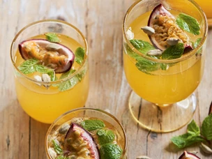 Sangria de Maracujá, Cardamomo e Hortelã