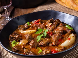 Carne de vaca guisada com pimentos