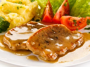 Bifes de Porco com Molho Mostarda